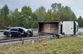 v-minusinske-pri-stolknovenii-s-gruzovikom-pogibli-dve-passazhirki-legkovushki-2